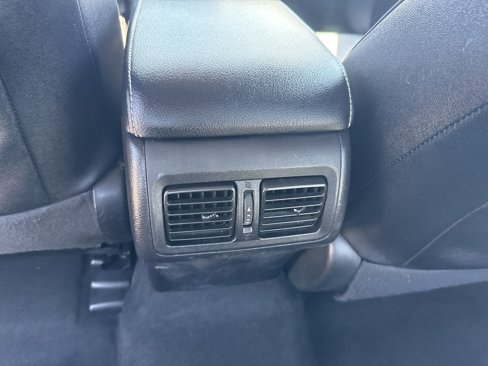 Used 2016 Toyota Camry LE image 14
