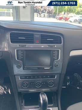 Used 2016 Volkswagen e-Golf SE image 19