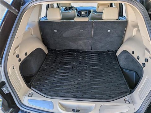 Used 2018 Jeep Grand Cherokee Limited image 20