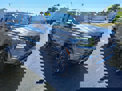 Used 2022 Nissan Frontier PRO-4X image 3
