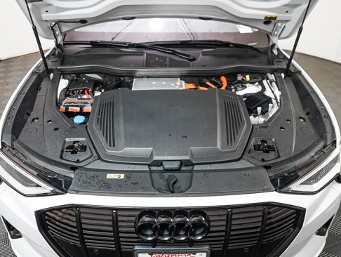 Used 2023 Audi e-tron Premium w/ Convenience Plus Package image 4
