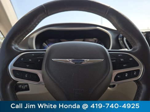 Used 2021 Chrysler Pacifica Touring-L w/ Premium & Safety Sphere Group image 29