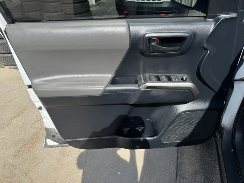 Used 2018 Toyota Tacoma SR5 image 10