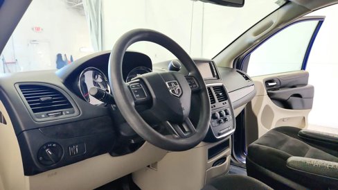 Used 2018 Dodge Grand Caravan SE w/ UConnect Hands-Free Group image 21