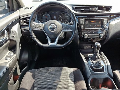 Used 2021 Nissan Rogue Sport SV image 2