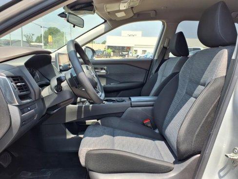 Used 2023 Nissan Rogue SV image 4
