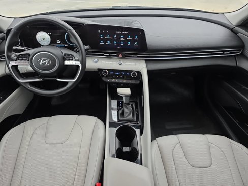 Used 2022 Hyundai Elantra Limited image 11