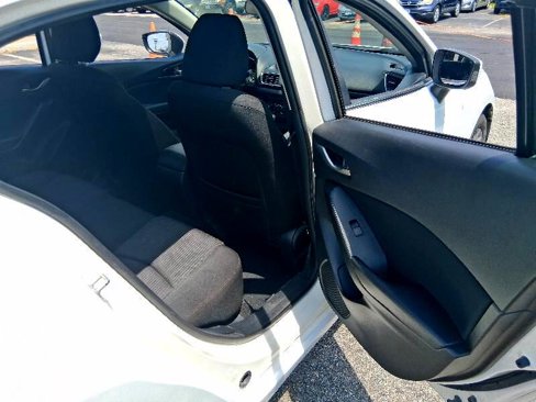 Used 2015 MAZDA MAZDA3 i Touring w/ Technology Package image 22