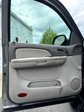 Used 2009 Chevrolet Suburban LTZ image 15