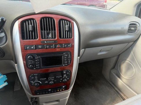 Used 2006 Chrysler Town & Country Limited w/ Trailer Tow Prep Group image 18