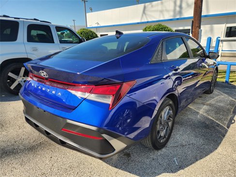 Used 2024 Hyundai Elantra SEL image 5