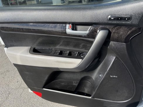 Used 2014 Kia Sorento SX image 11