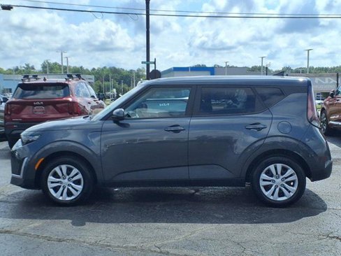 Used 2023 Kia Soul LX image 3