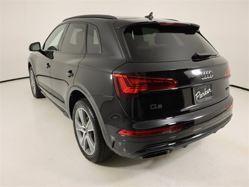 Certified 2025 Audi Q5 2.0T Premium w/ Convenience Plus Package image 3