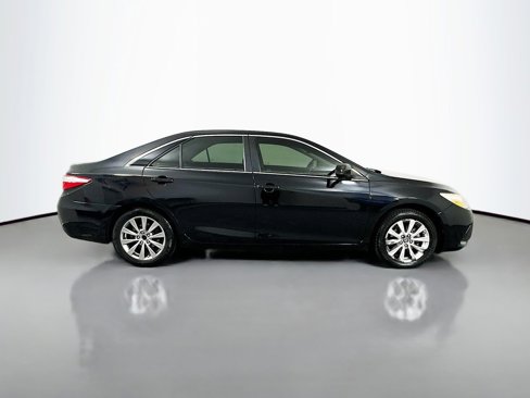 Used 2017 Toyota Camry XLE image 4