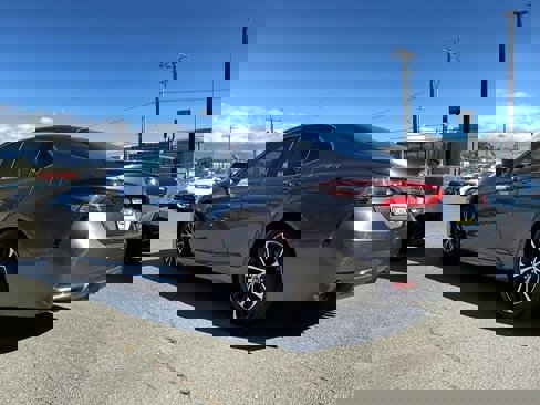 Used 2018 Toyota Camry SE image 6