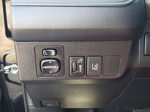 Used 2017 Toyota RAV4 LE image 27