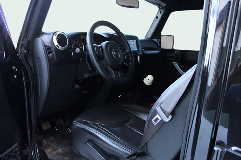 Used 2017 Jeep Wrangler Unlimited Sahara w/ Connectivity Group image 4