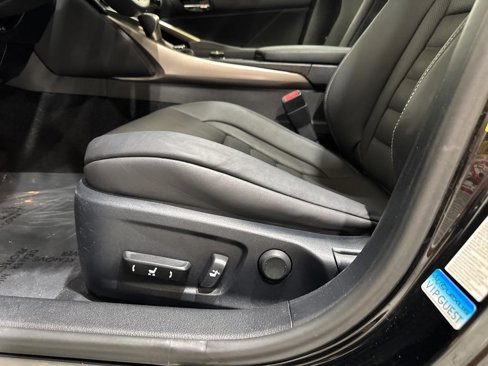 Used 2016 Lexus IS 200t image 33