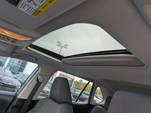 Used 2021 Toyota RAV4 XLE image 18