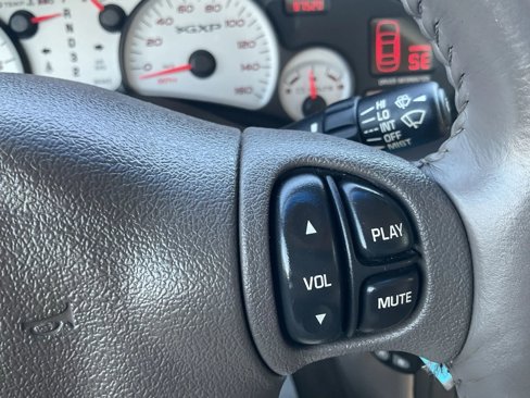 Used 2005 Pontiac Bonneville GXP image 31