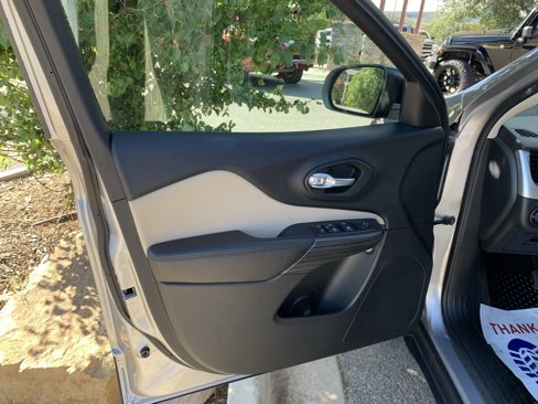 Used 2016 Jeep Cherokee Sport w/ Cold Weather Group image 13