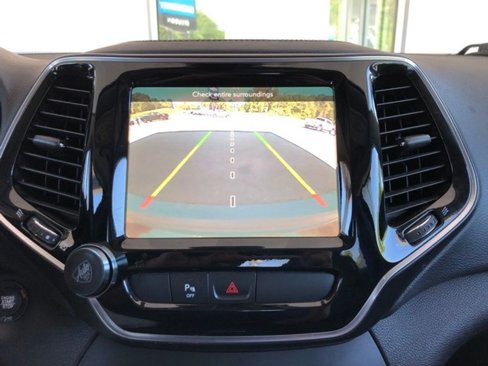 Used 2019 Jeep Cherokee Limited image 12