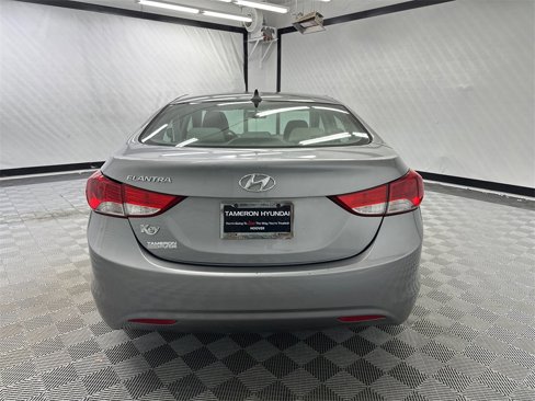 Used 2013 Hyundai Elantra GLS w/ Preferred Pkg image 4