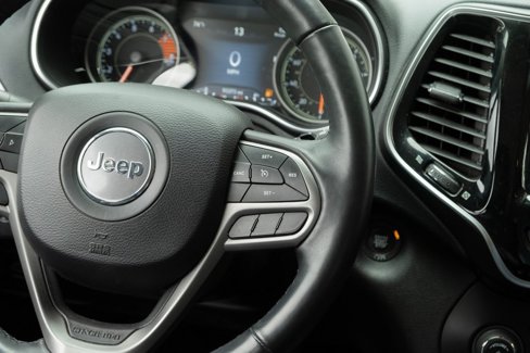 Used 2019 Jeep Cherokee Limited image 11