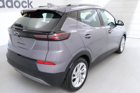 Used 2023 Chevrolet Bolt EUV LT w/ Comfort Package image 8