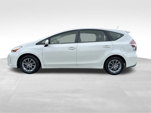 Used 2017 Toyota Prius V Three image 4