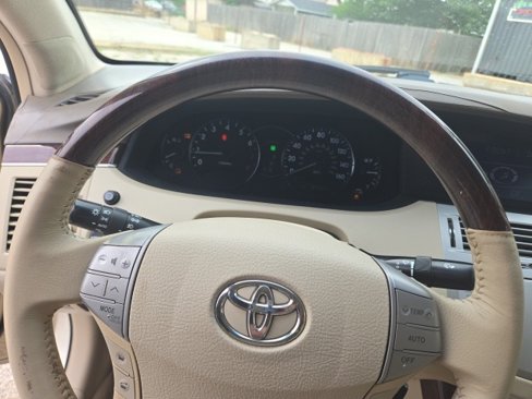 Used 2010 Toyota Avalon image 8