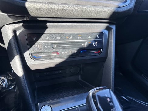 Certified 2022 Volkswagen Tiguan SE R-Line image 23