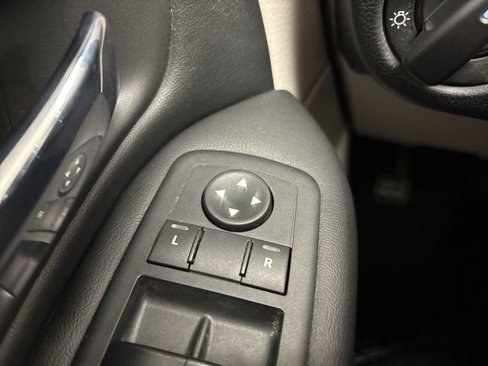 Used 2018 Dodge Grand Caravan SE image 28