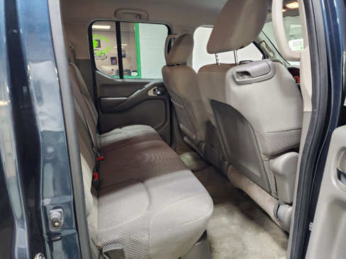 Used 2014 Nissan Frontier SV image 22