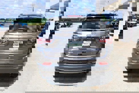 Certified 2022 Jeep Compass Limited w/ Sun and Sound Group image 8