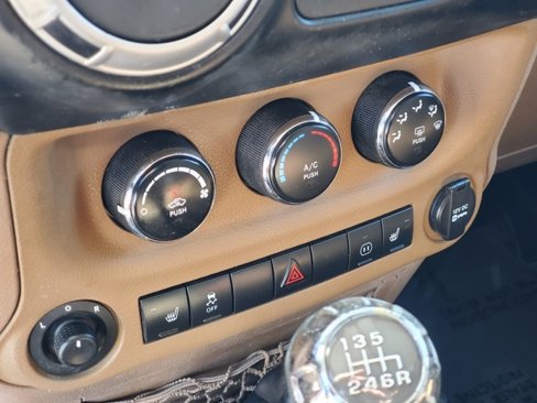 Used 2012 Jeep Wrangler Unlimited Sahara w/ Dual Top Group image 29