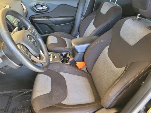 Used 2016 Jeep Cherokee Sport image 15
