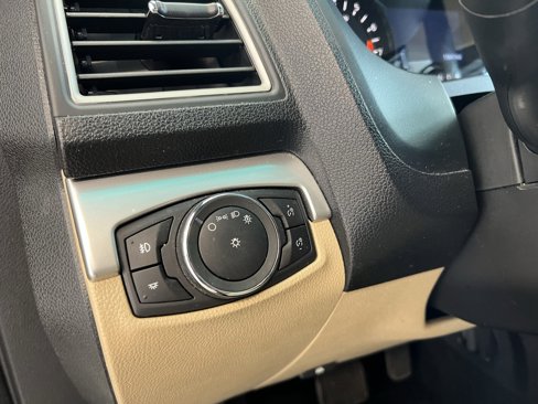 Used 2017 Ford Explorer XLT image 20