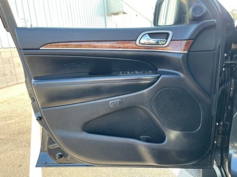 Used 2011 Jeep Grand Cherokee Limited image 16