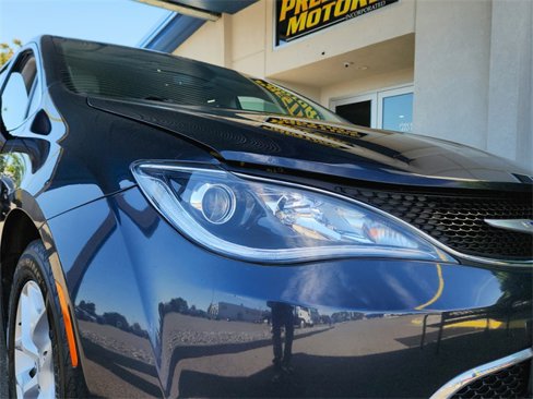 Used 2020 Chrysler Pacifica Touring-L Plus w/ Tire & Wheel Group image 10
