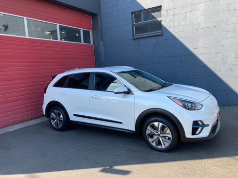 Used 2022 Kia Niro EX w/ Cold Weather Package image 2