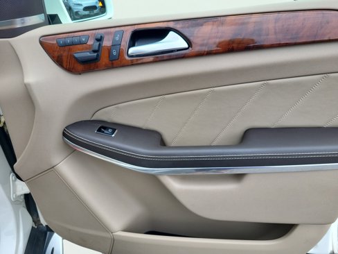 Used 2015 Mercedes-Benz GL 550 4MATIC image 19
