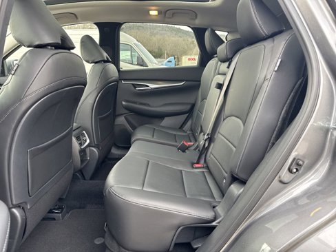 New 2025 INFINITI QX50 Luxe image 11