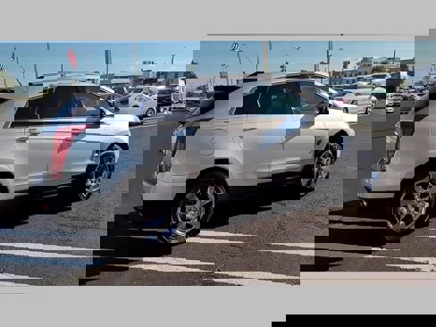 Used 2010 Cadillac SRX Premium image 27