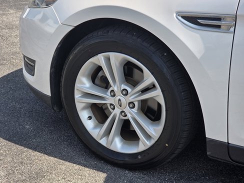 Used 2015 Ford Taurus SEL w/ Equipment Group 201A image 9