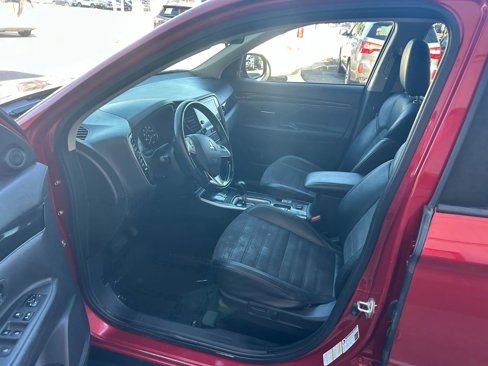 Used 2019 Mitsubishi Outlander SE image 3