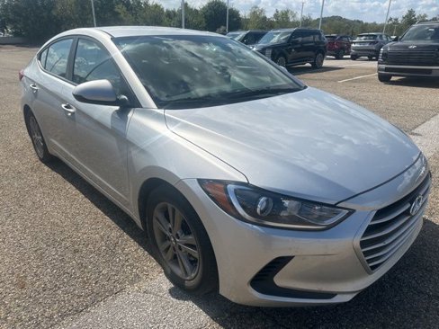 Used 2017 Hyundai Elantra SE image 2