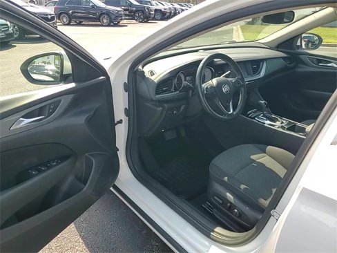 Used 2018 Buick Regal Preferred w/ Driver Confidence Package #1 image 11