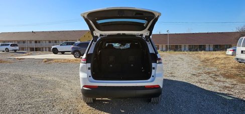 New 2025 Jeep Grand Cherokee L Altitude image 9